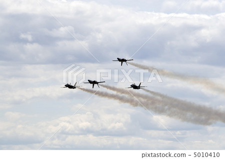 Blue Angels Fly in Tight Formation Blue Angels Fly in Tight Formation 5010410