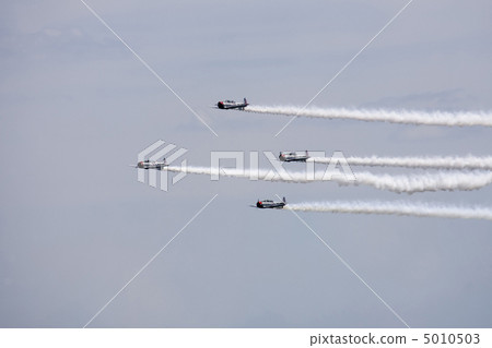 Several planes performing in an air show at Jones Beach 5010503