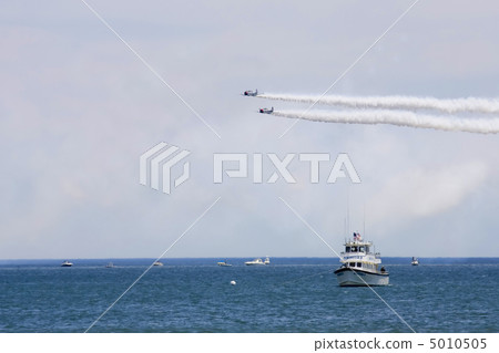 Several planes performing in an air show at Jones Beach 5010505