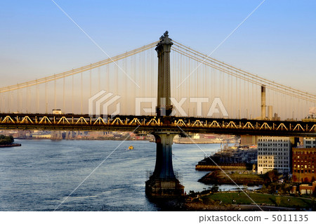 Manhattan bridge at sunset Manhattan bridge at sunset 5011135
