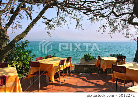 Outdoor restaurant in Sirmione, Italy. Outdoor restaurant in Sirmione, Italy. 5012271