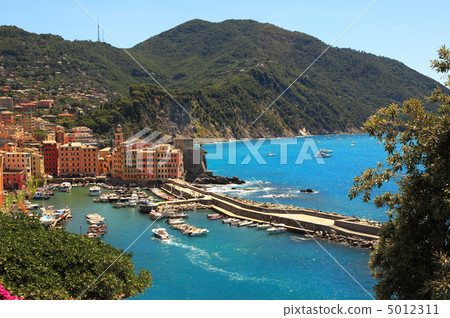Small italian town of Vernazza. 5012311