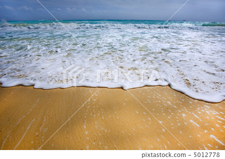Waves on beautiful beach Waves on beautiful beach 5012778