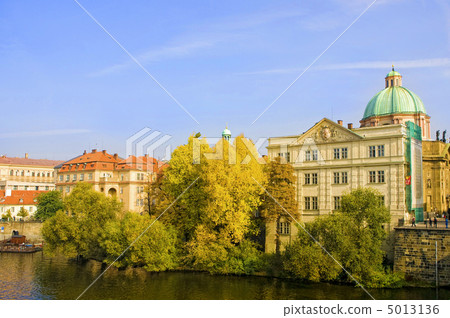 Prague. Red roofs Prague. Red roofs 5013136