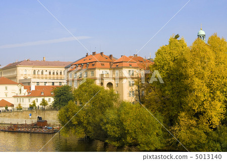 Prague. Red roofs 5013140