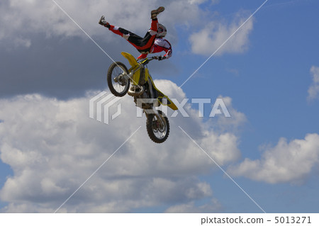 Stunt Biker. Free stile performing 5013271