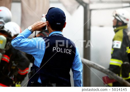 Fire police officers and firefighters 5014145
