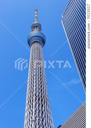 東京天空樹和東部塔和藍天 5015017