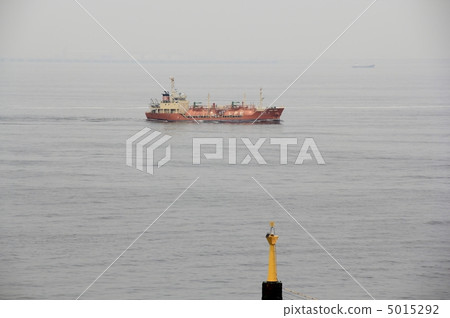 A large ship 5015292