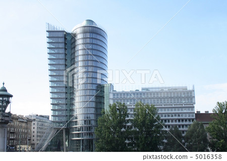dancing house in Vienna 5016358