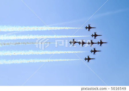 aircrafts on the blue sky in the air show 5016549