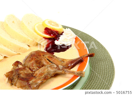 rabbit with carrot sauce 5016755