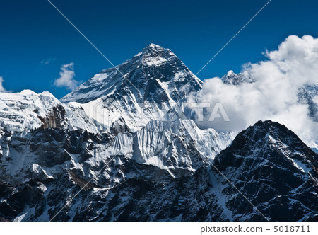Everest Mountain Peak - the top of the world Everest Mountain Peak - the top of the world 5018711