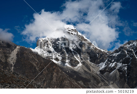 Mountains near Gokyo and Sacred lakes in Himalayas Mountains near Gokyo and Sacred lakes in Himalayas 5019219