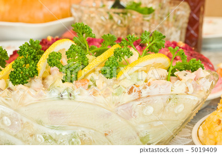 Salad with lemon and parsley Salad with lemon and parsley 5019409