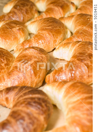 Tasty Breakfast - group of croissants Tasty Breakfast - group of croissants 5019451