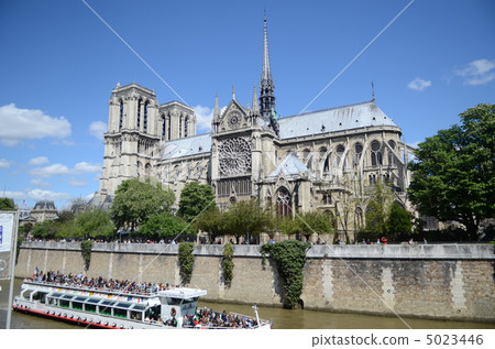 Paris Notre Dame and the Seine 5023446
