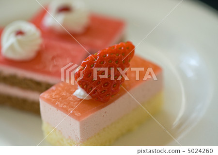 Sweets served 5024260