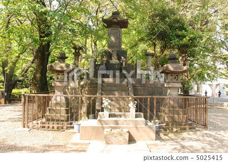 秋天的墳墓（上野御苑/東京都台東區） 5025415