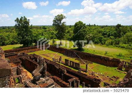 Angkor ruins group pre-loop 5025470