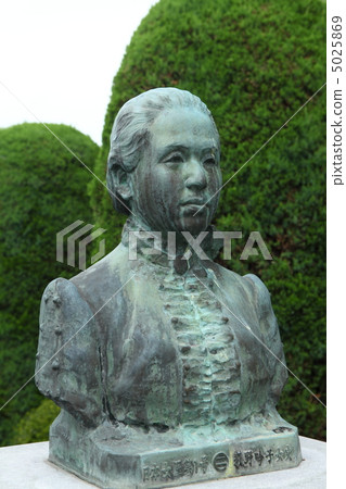 First female doctor Okino Shinuko Bust First female doctor Okino Shinuko Bust 5025869