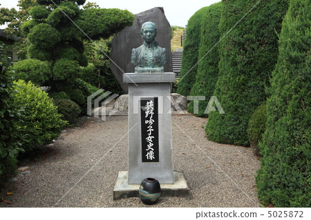 第一位女醫生Okino Shinuko Bust 第一位女醫生Okino Shinuko Bust 5025872