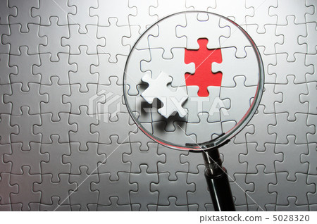 缺少與放大鏡的白色難題片斷 5028320