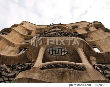 Casa Mila exterior 5028335