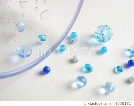 Beads and glasses 5030172