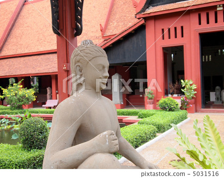 Stone statue of King Rye 5031516