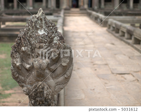 Serpent Naga statue 5031612