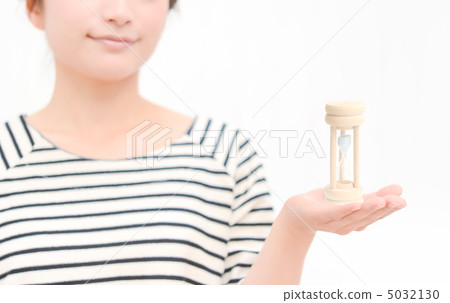 Hourglass and female 5032130