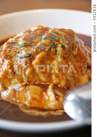 Fluffy omelet rice 5032638