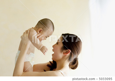 Baby and mother Baby and mother 5033095