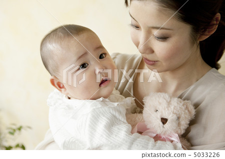 Mother and baby 5033226