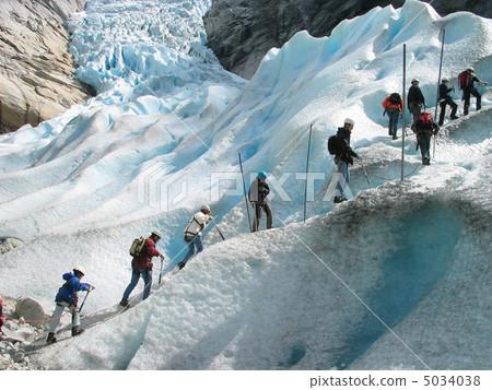 Storm of a glacier 5034038