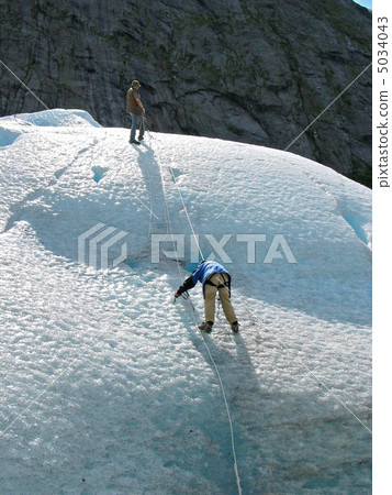Two ice climbers: teamwork Two ice climbers: teamwork 5034043