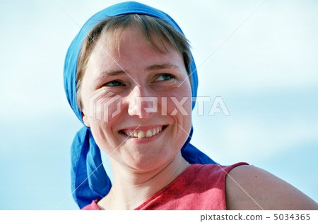 merry young woman merry young woman 5034365