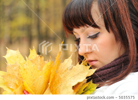 The girl in an autumn forest The girl in an autumn forest 5035575