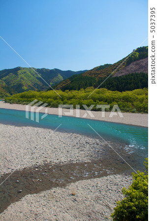 新鮮的綠色四萬十川 新鮮的綠色四萬十川 5037395