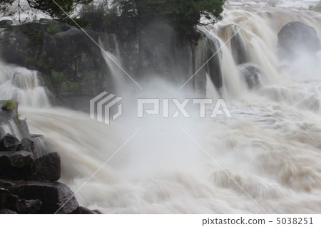 Muddy stream 5038251