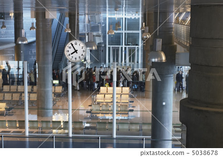 queue to departure queue to departure 5038678