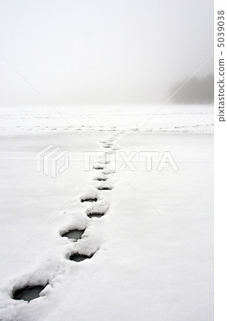 walking on water 5039038