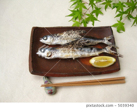 Salt-grilled flying fish 5039340