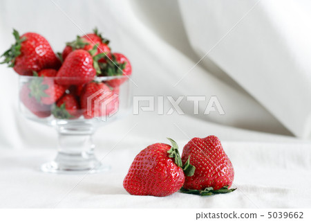 Ripe Strawberry 5039662