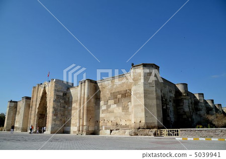 A heavy Axarai caravay shopping complex A heavy Axarai caravay shopping complex 5039941