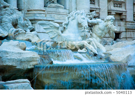 trevi fountain, rome, italy 5040113
