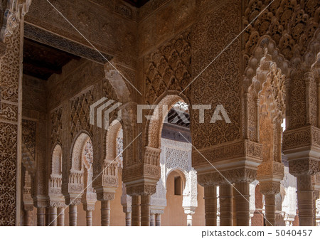 Interior of Alhambra Palace, Granada, Spain Interior of Alhambra Palace, Granada, Spain 5040457