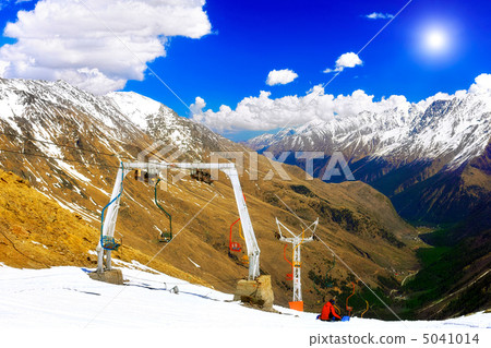 Wonderful view of the cableway in the mountains. Wonderful view of the cableway in the mountains. 5041014
