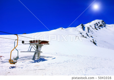 Wonderful view of the cableway in the mountains. Wonderful view of the cableway in the mountains. 5041016